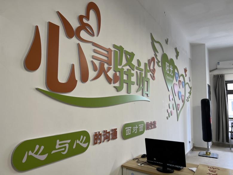 点击图片翻到下一页>> j9九游会老哥俱乐部人工智能学院“四色花开”别样红